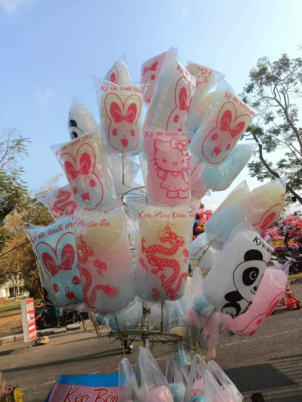 Bọc in hình làm kẹo bông gòn.